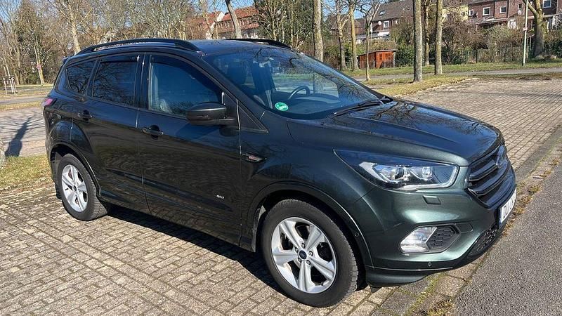 Gebraucht Ford Kuga ST-Line 150 PS (110 kW) 2018 Grün SUV