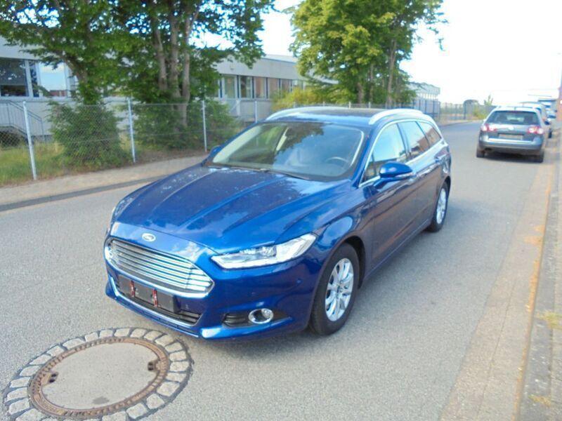 Blau Gebraucht 2016 Ford Mondeo Titanium Limousine | 13.950 € (Fairer Preis) - Bild 1/4