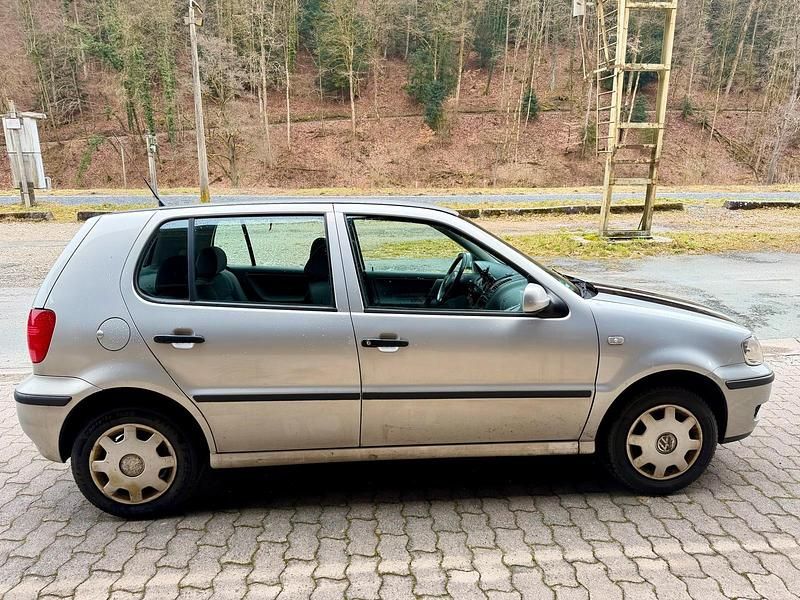 Second-hand VW Polo 60 CP (44 kW) 2000 Argintiu Hatchback