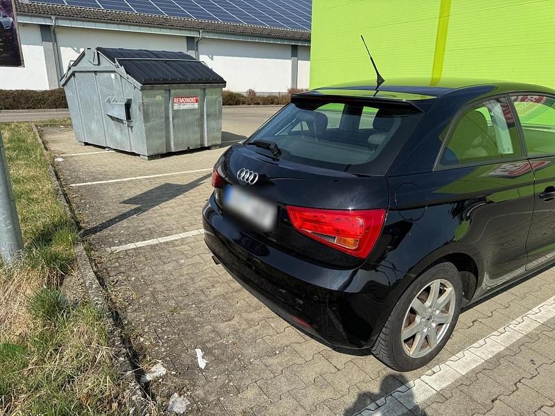 Gebraucht Audi A1 Attraction 86 PS (63 kW) 2011 Schwarz Kleinwagen
