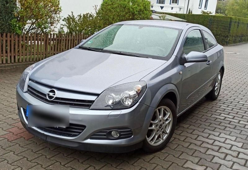 Grau Gebraucht 2005 Opel Astra GTC Sport Coupé | 1.300 € (Guter Preis) - Bild 1/4