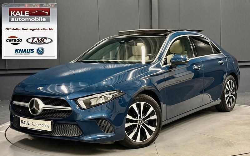 Denimblau metallic Gebraucht 2022 Mercedes A200 Limousine | 28.680 € (Teuer) - Bild 1/4