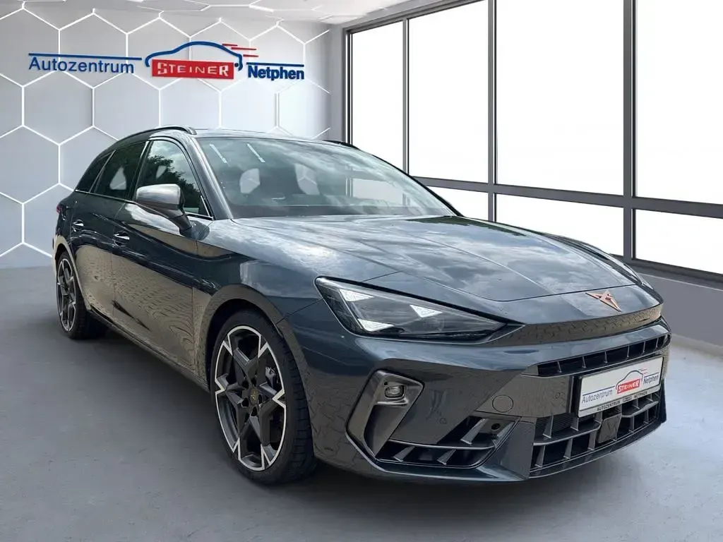 Neu Cupra Leon VZ 333 PS (244 kW) 2025 Grau Limousine