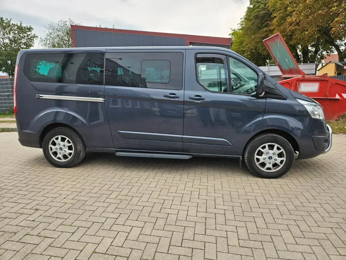 Gebraucht Ford Tourneo 155 PS (114 kW) 2013 Grau Van / Kleinbus