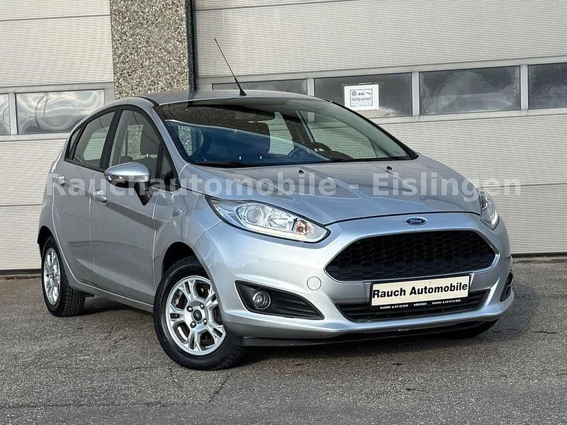 Gebraucht Ford Fiesta Celebration 80 PS (58 kW) 2016 Silber Limousine