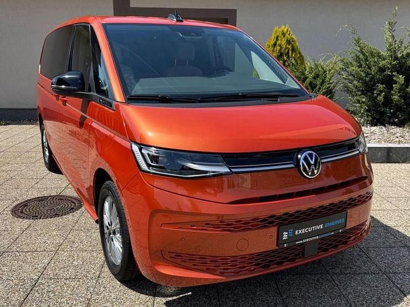 Gebraucht VW Multivan Life 150 PS (110 kW) 2025 Orange Van
