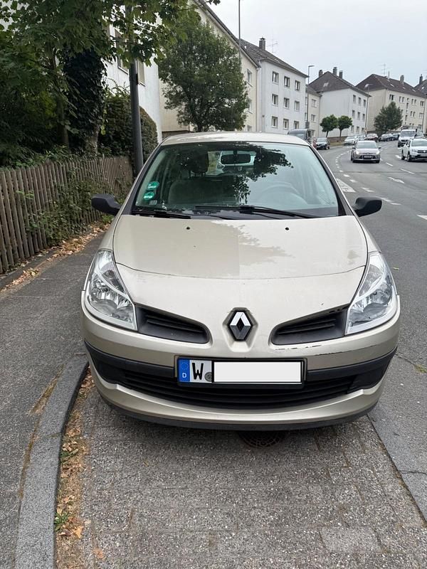 Braun Gebraucht 2006 Renault Clio II Authentique Limousine | 1.800 € (Etwas zu teuer) - Bild 1/4
