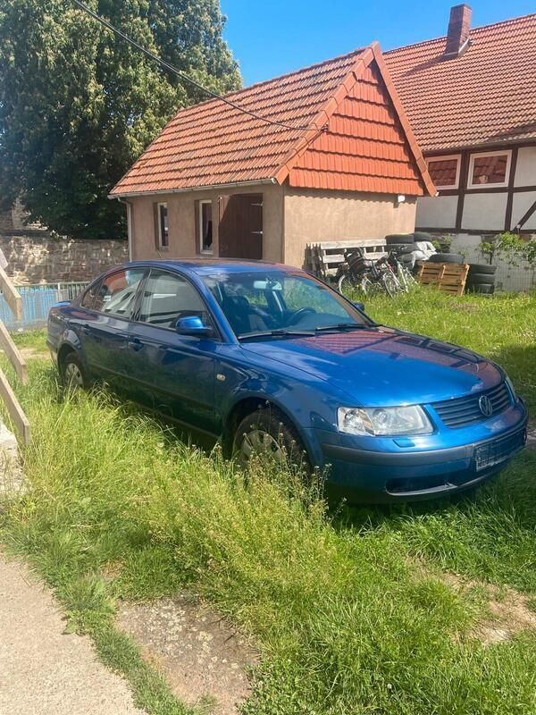 Blau Gebraucht 2000 VW Passat Limousine | 500 € (Superpreis) - Bild 1/4