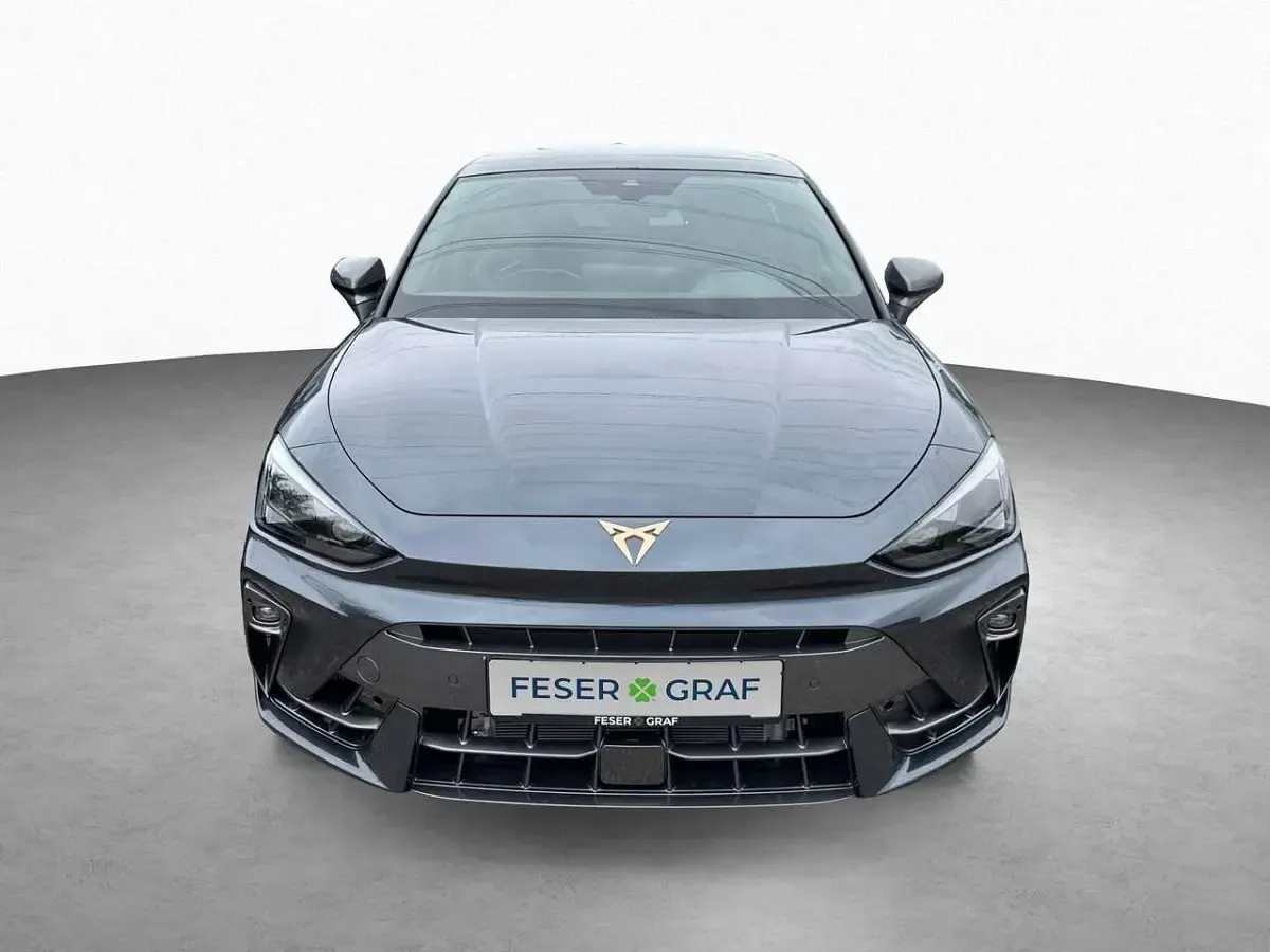 Używany Cupra Leon VZ 300 KM (220 kW) 2026 Szary Sedan/Limuzyna
