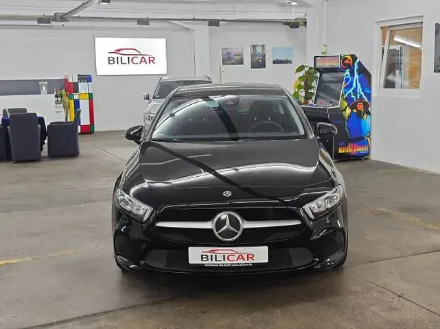 Gebraucht Mercedes A200 163 PS (119 kW) 2018 Schwarz (nachtschwarz  unilack) Limousine