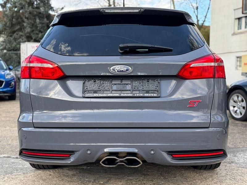 Gebraucht Ford Focus ST 250 PS (183 kW) 2017 Grau Limousine