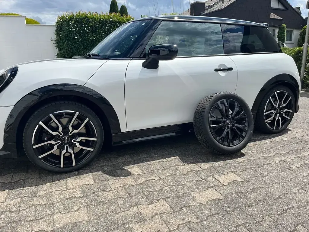 Gebraucht Mini John Cooper Works 156 PS (114 kW) 2026 Weiß Kleinwagen