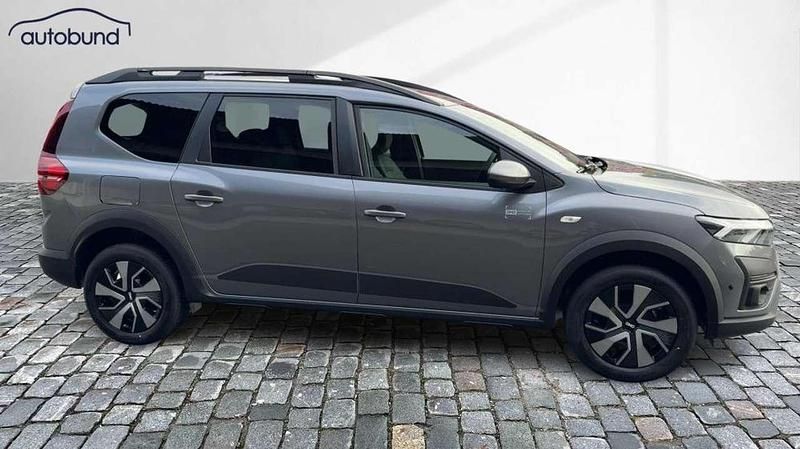 Neu Dacia Jogger Expression 110 PS (80 kW) 2025 Grau Van / Kleinbus