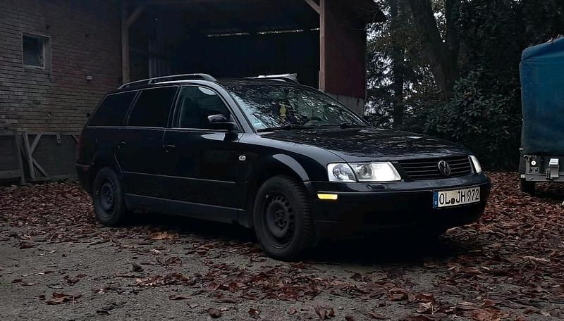 Schwarz Gebraucht 2000 VW Passat Kombi | 2.500 € (Teuer) - Bild 1/1