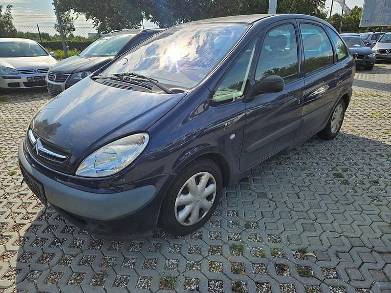 Grau Gebraucht 2002 Citroën Xsara Picasso Exclusive Van / Kleinbus | 599 € (Superpreis) - Bild 1/4