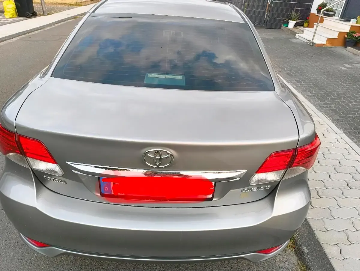 Gebraucht Toyota Avensis 147 PS (108 kW) 2012 Silber Limousine