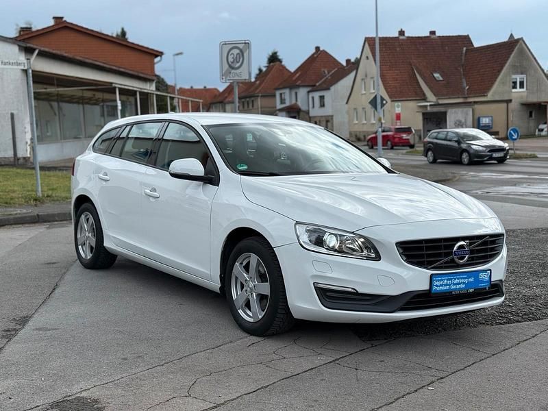 Gebraucht Volvo V60 150 PS (110 kW) 2017 Weiß Kombi