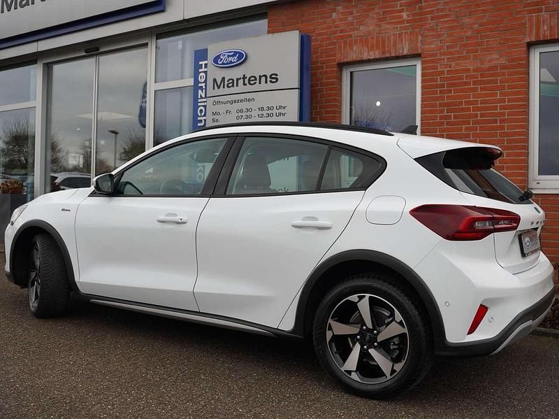 Gebraucht Ford Focus Active 155 PS (114 kW) 2023 Frostweiß Kleinwagen
