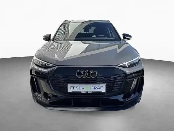 Neu Audi e-tron Ambiente 225 kW (306 PS) 2026 Magnetgrau SUV