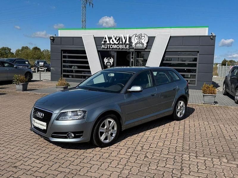 Gebraucht Audi A3 Attraction 125 PS (91 kW) 2011 Grau Limousine