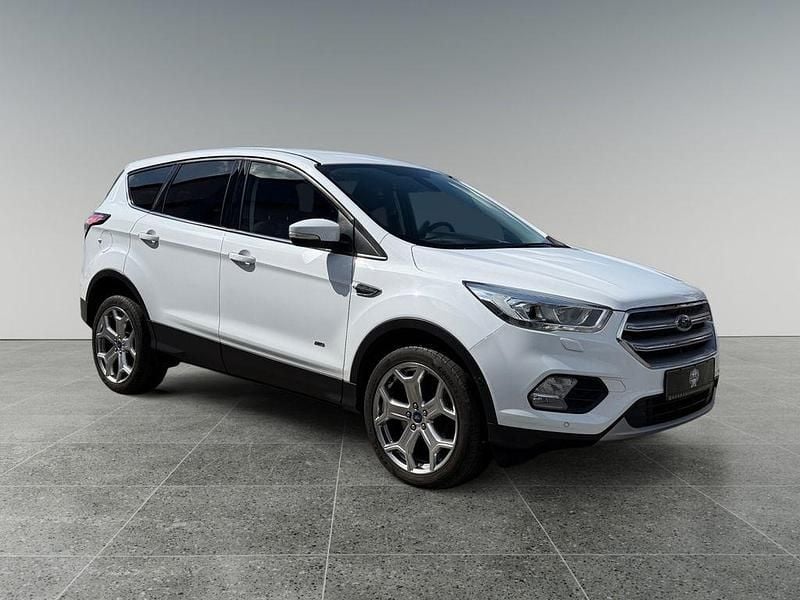Gebraucht Ford Kuga Titanium 179 PS (131 kW) 2019 Weiß SUV