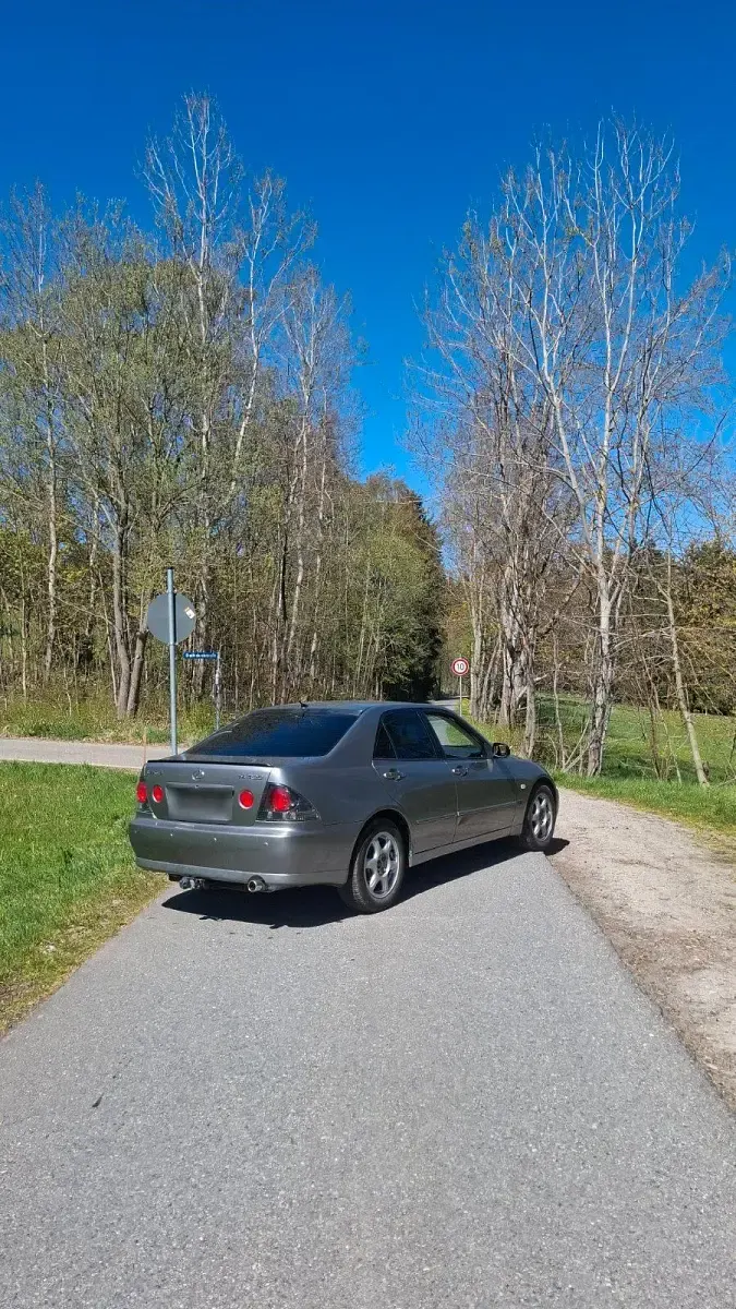 Second-hand Lexus IS200 155 CP (114 kW) 2004 Gri Berlinǎ
