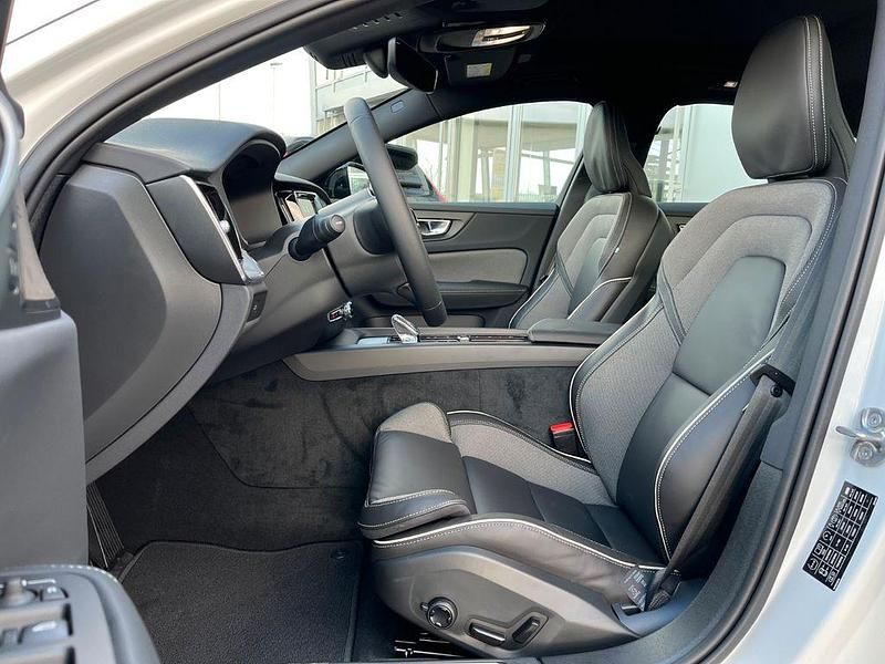 Gebraucht Volvo S60 Plus 197 PS (144 kW) 2024 Weiß Limousine