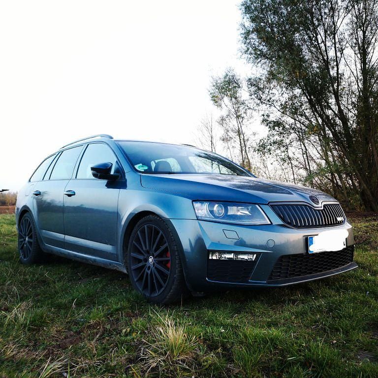 Grau Gebraucht 2014 Skoda Octavia RS Kombi | 14.999 € (Fairer Preis) - Bild 1/4