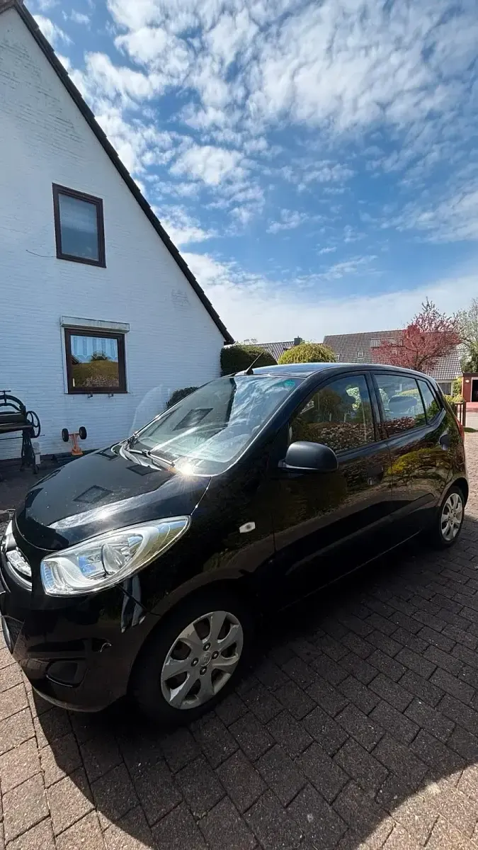 Gebraucht Hyundai i10 Edition 69 PS (50 kW) 2013 Schwarz Kleinwagen