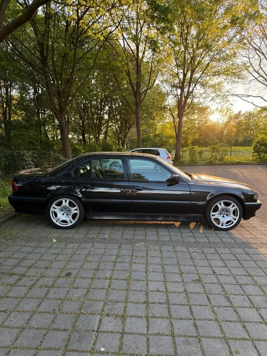 Gebraucht BMW 728 Basis 193 PS (141 kW) 1996 Schwarz Limousine
