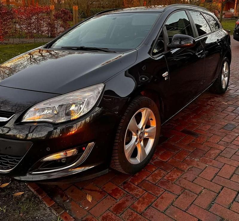 Schwarz Gebraucht 2012 Opel Astra Sport Kombi | 4.500 € (Etwas zu teuer) - Bild 1/4