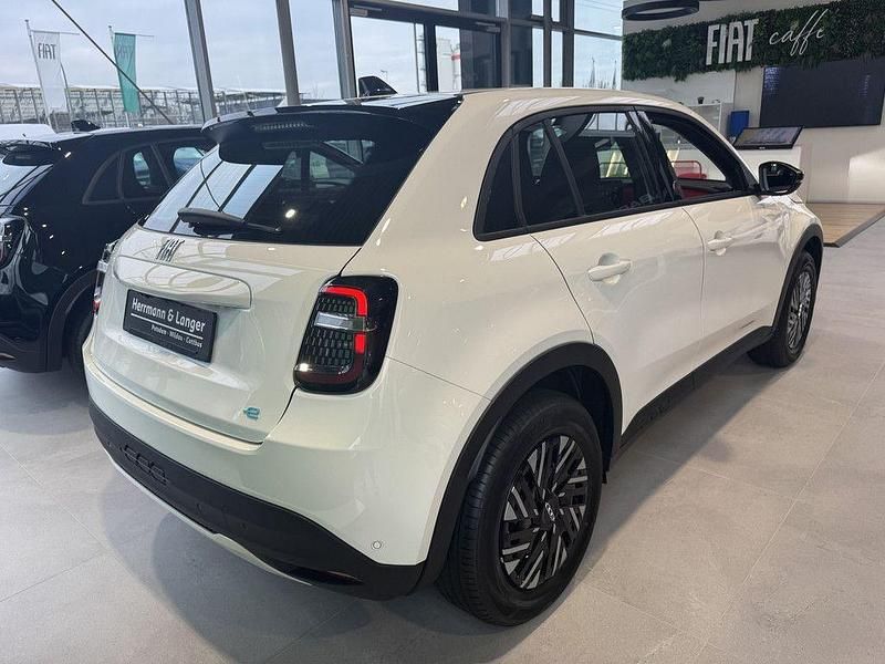 Neu Fiat 600E Red 114 kW (156 PS) 2025 Weiß SUV