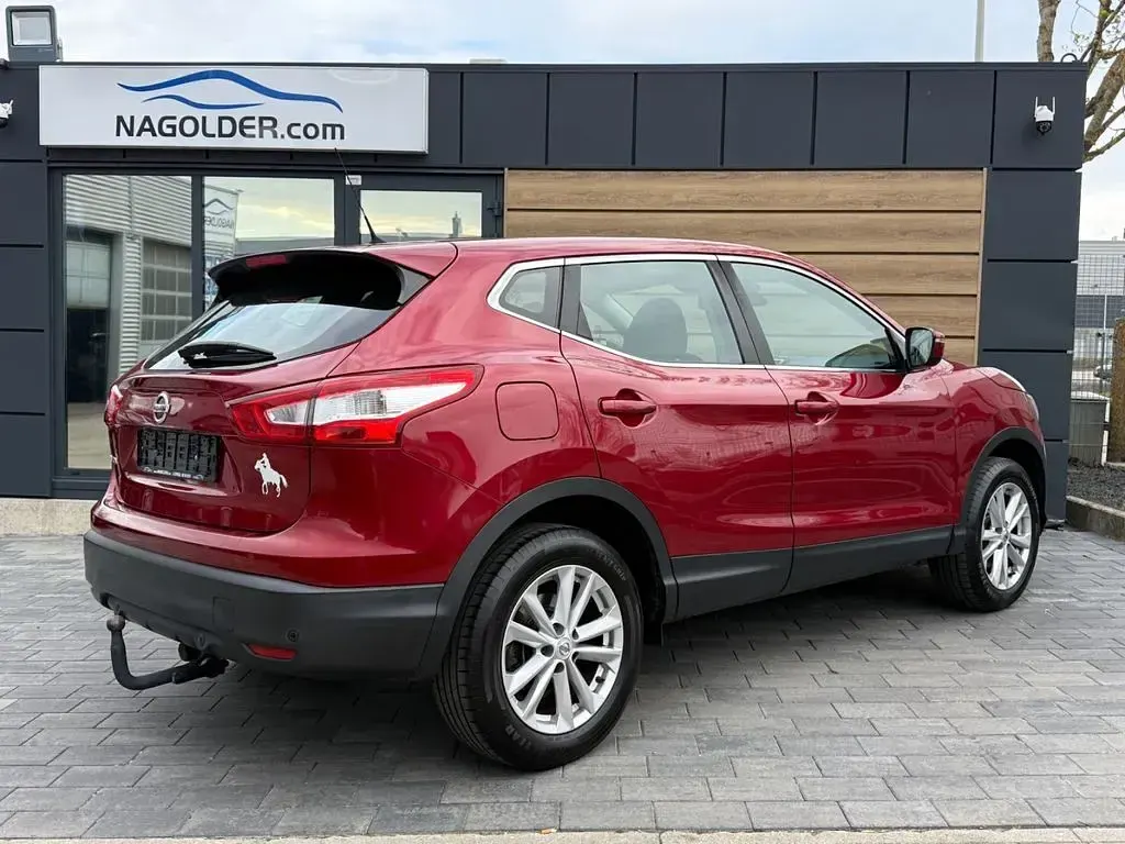 Gebraucht Nissan Qashqai Acenta 116 PS (85 kW) 2017 Rot SUV