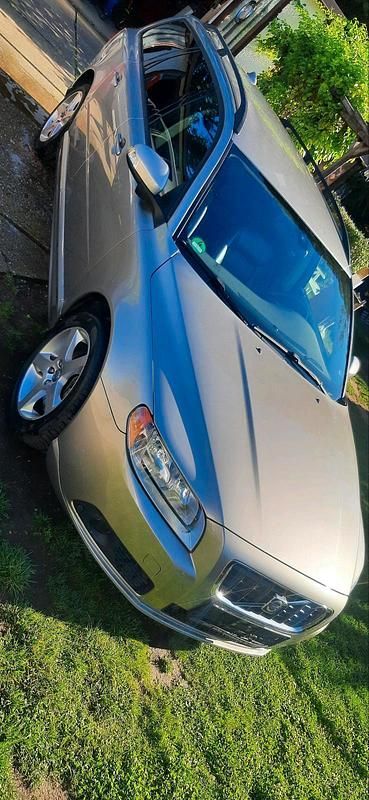 Gold Gebraucht 2009 Volvo V70 Kombi | 9.800 € (Superpreis) - Bild 1/4