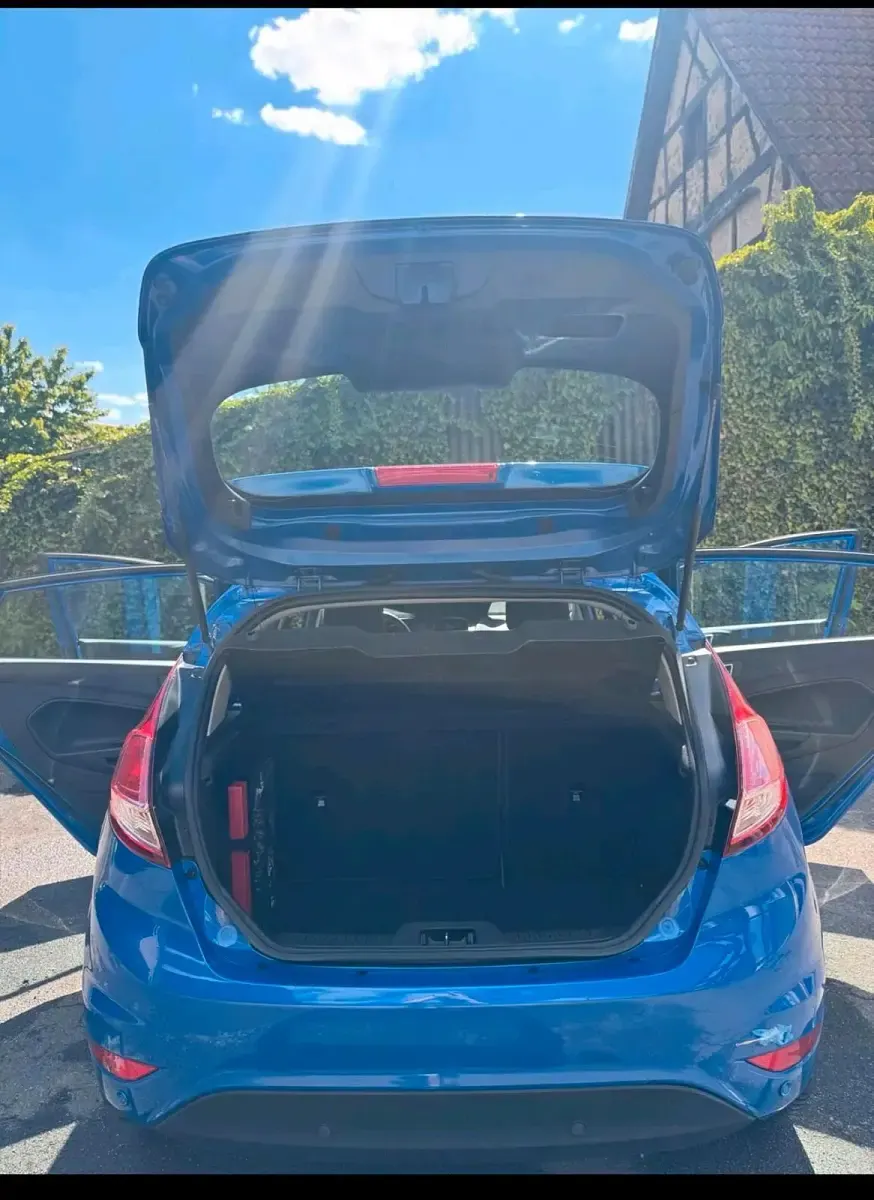 Gebraucht Ford Fiesta 101 PS (74 kW) 2013 Blau Limousine