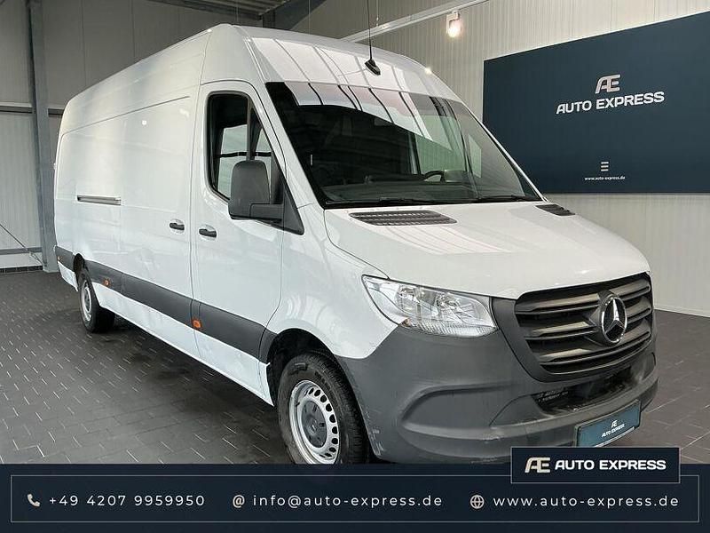 Weiß (arktikweiss) Gebraucht 2023 Mercedes Sprinter Van | 26.061 € (Superpreis) - Bild 1/4