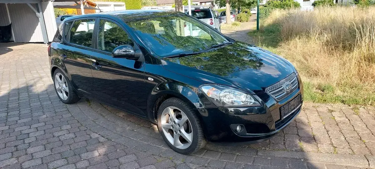 Gebraucht Kia Ceed 142 PS (104 kW) 2009 Schwarz Kleinwagen