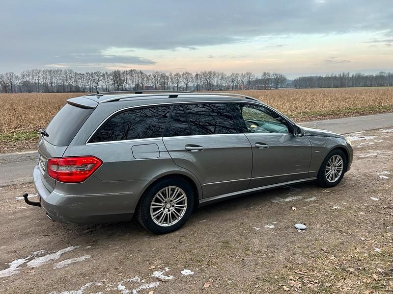 Gebraucht Mercedes E350 231 PS (169 kW) 2009 Grau Kombi