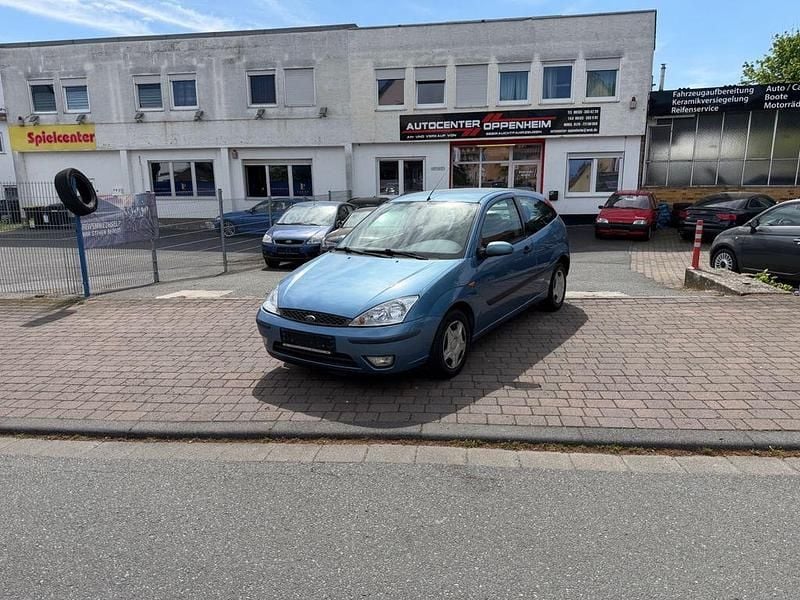 Second-hand Ford Focus Trend 101 CP (74 kW) 2003 Albastru Hatchback
