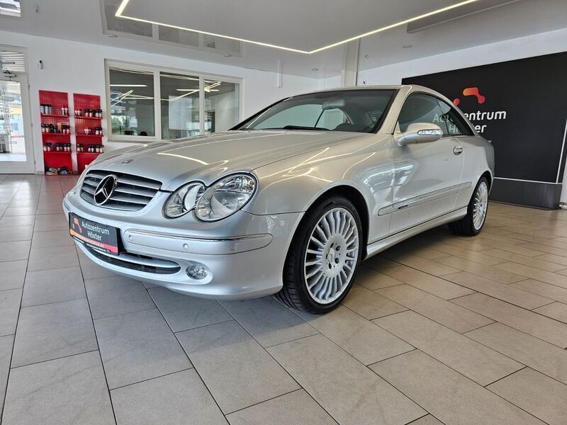 Silber Gebraucht 2002 Mercedes CLK240 Elegance Coupé | 11.900 € - Bild 1/4