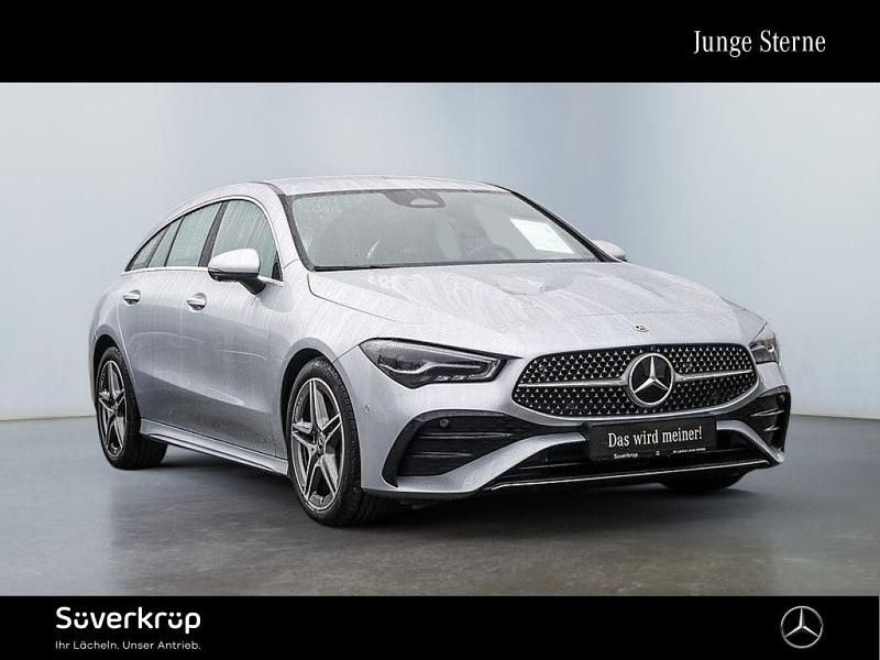 Silberlack hightechsilber (metallic) Gebraucht 2024 Mercedes CLA200 Shooting Brake AMG Kombi | 33.520 € (Fairer Preis) - Bild 1/2