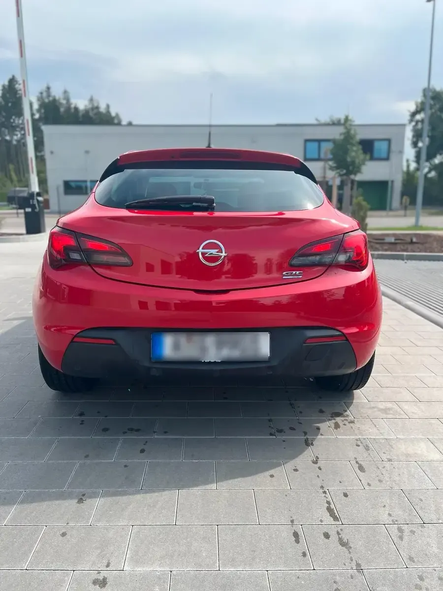 Gebraucht Opel Astra GTC 120 PS (88 kW) 2015 Rot Limousine