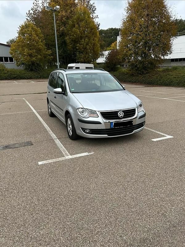 Silber Gebraucht 2009 VW Touran Van / Kleinbus | 4.990 € (Fairer Preis) - Bild 1/4