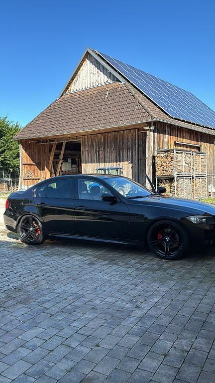 Gebraucht BMW 320 Sport Line 185 PS (136 kW) 2011 Schwarz Limousine