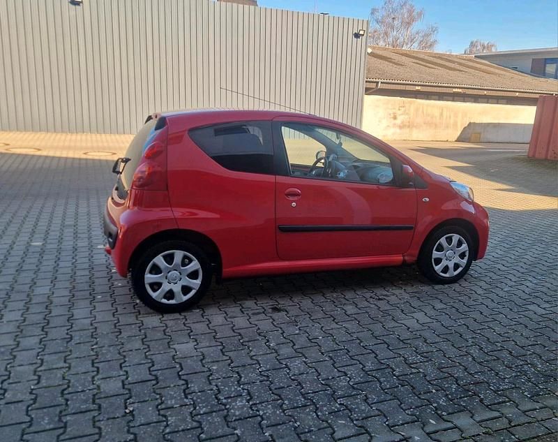 Gebraucht Peugeot 107 60 PS (44 kW) 2009 Rot Kleinwagen