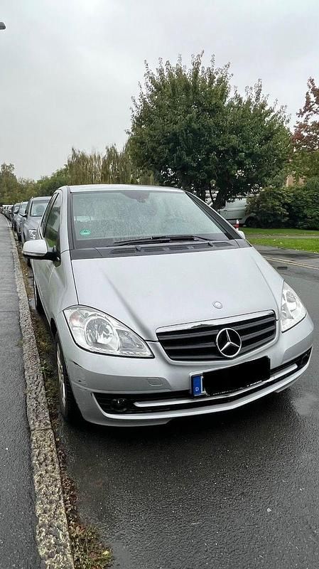 Silber Gebraucht 2011 Mercedes A160 Elegance Kleinwagen | 5.300 € (Guter Preis) - Bild 1/4