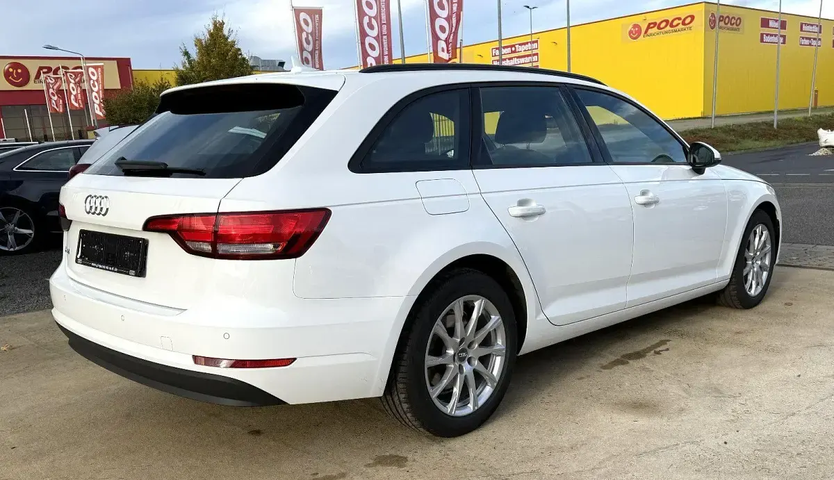 Używany Audi A4 Ambiente 122 KM (89 kW) 2017 Biały Sedan/Limuzyna