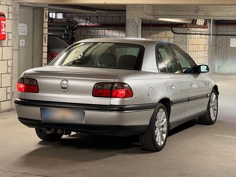 Gebraucht Opel Omega Edition 136 PS (100 kW) 1999 Silber Limousine