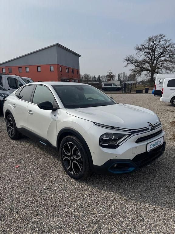 Neu Citroën e-C4 Shine 100 kW (136 PS) 2025 Weiß Limousine
