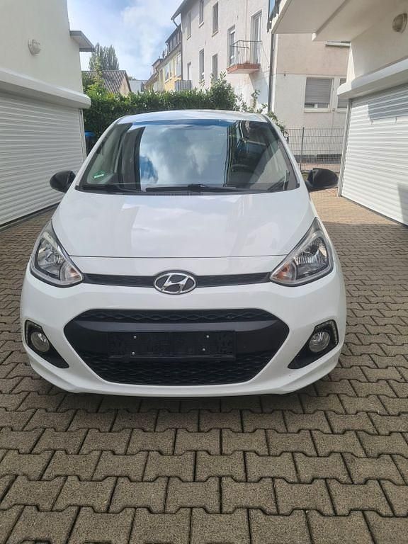 Weiß Gebraucht 2014 Hyundai i10 Edition Kleinwagen | 5.850 € (Guter Preis) - Bild 1/4